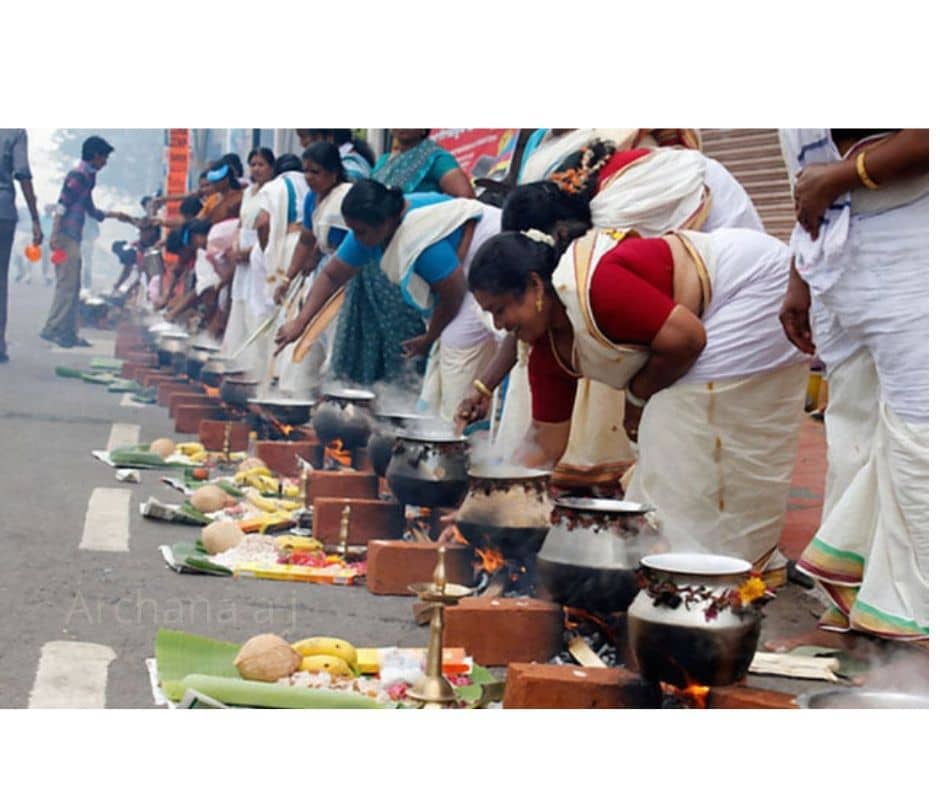 During the Festival day ,people will sit to make pongal and sweets in a line to 20 km starting from temple.