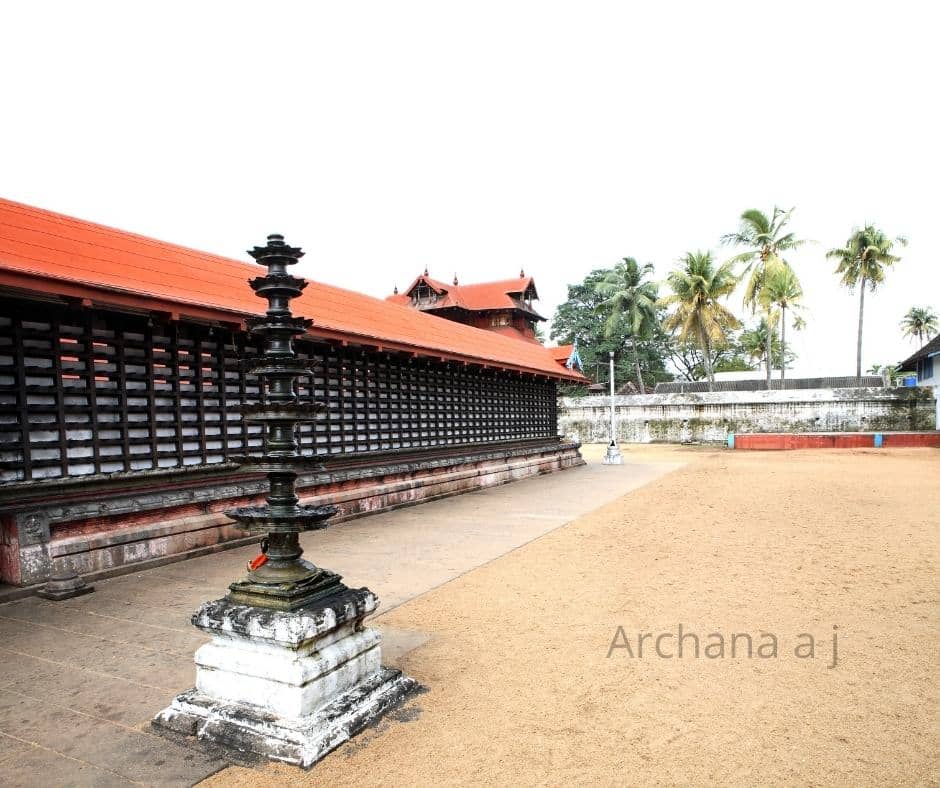 historical temples in kerala-The major festival of vaikom Mahadeva temple is Vaikathashtami.