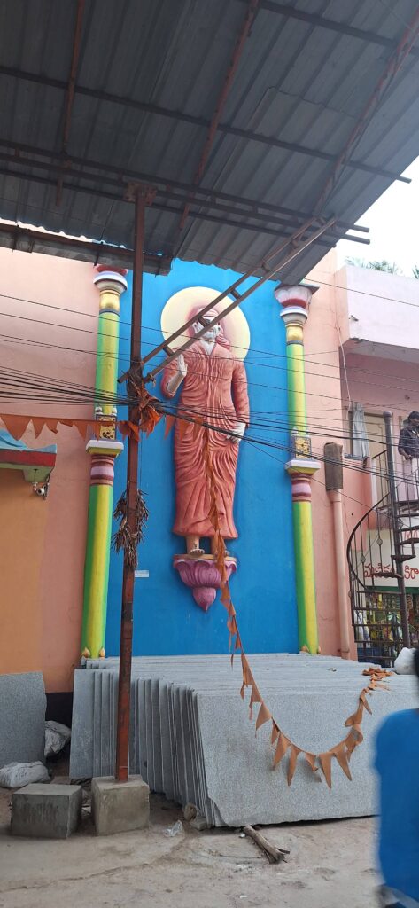 Big Sai baba statue in Bala Anjaneya swamy templ, Kukatpally